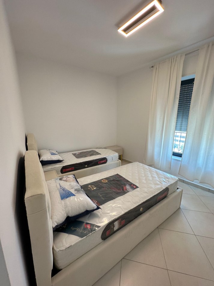 Tirane, jepet me qera apartament 2+1 Kati 6, 100 m² 600 € (Karl gega stacioni trenit)
