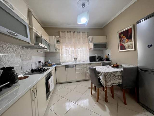 Tirane, jepet me qera apartament 2+1 Kati 2, 72 m² 500 Euro (rruga durrsit)