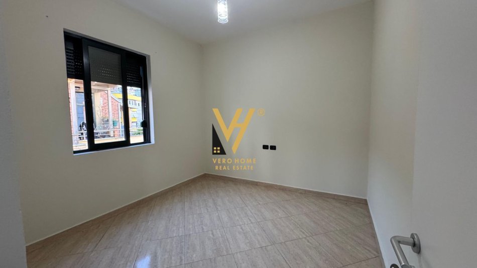 Tirane, jepet me qera zyre Kati 5, 120 m² 550 € (KOPSHTI ZOOLOGJIK)
