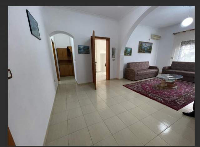 Durres, jepet me qera Vile 365 m² 600 Euro