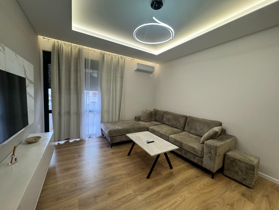 Tirane, jepet me qera apartament 2+1 Kati 3, 95 m² 750 € (rruga e kavajes)