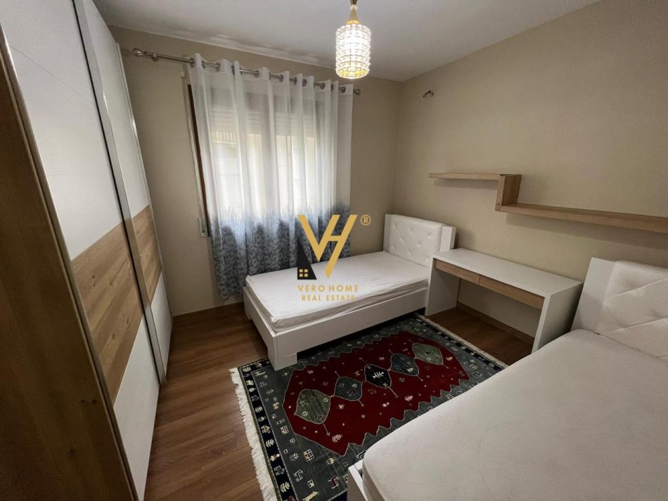 Tirane, jepet me qera apartament 2+1+Aneks+Ballkon Kati 2, 120 m² 700 € (KOPSHTI BOTANIK)