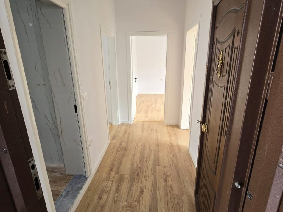 Tirane, shitet apartament 2+1+Ballkon Kati 3, 75 m² 129.000 € (OXHAKU)