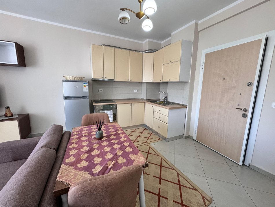 Tirane, jepet me qera apartament 1+1 Kati 2, 69 m² 500 € (Komuna E Parisit)
