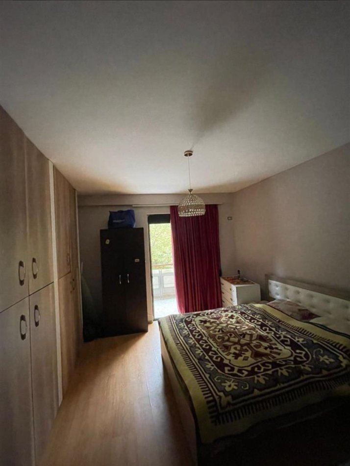 Tirane, jepet me qera apartament 1+1 Kati 1, 75 m² 300 € (Fresk)