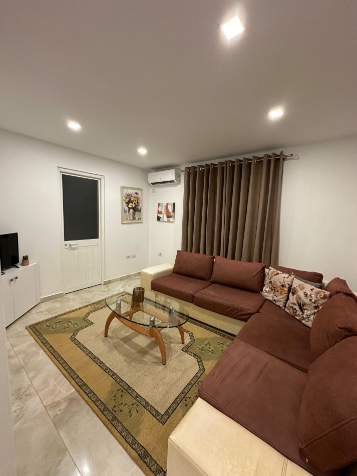 Tirane, jepet me qera apartament 1+1 Kati 2, 65 m² 550 € (Vasil Shanto)