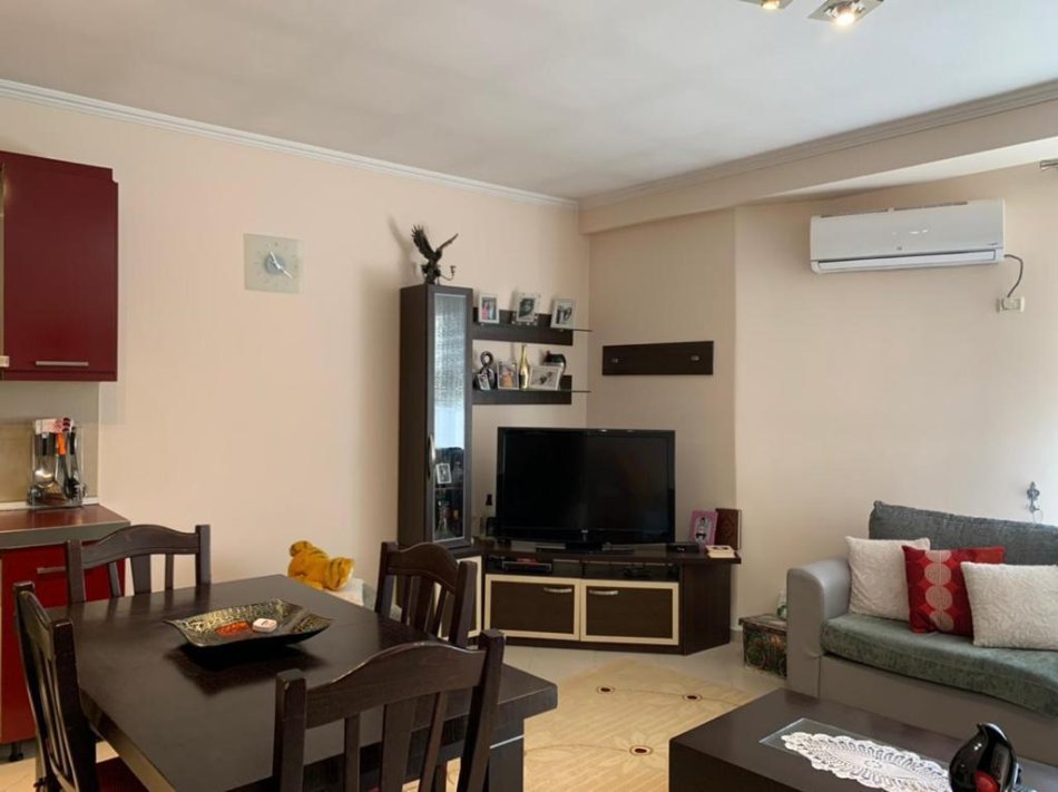 Tirane, shitet apartament 2+1+Aneks+Ballkon Kati 6, 99 m² 125.000 € (laprake)