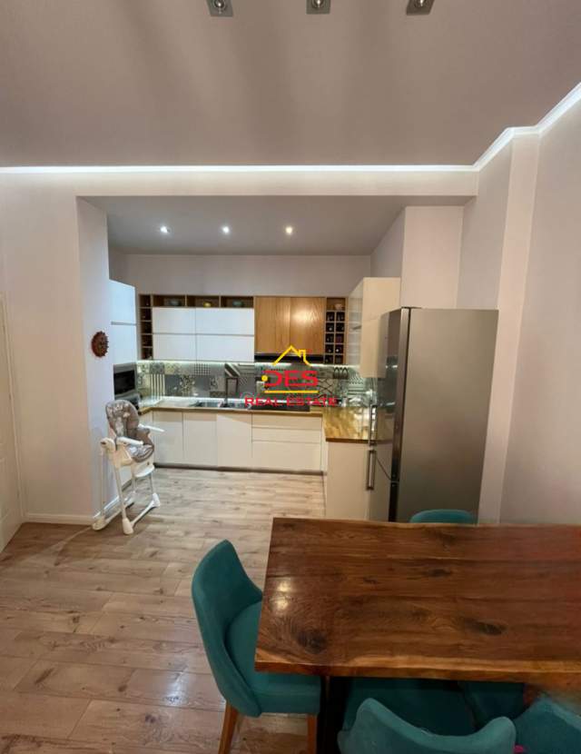 Tirane, shitet apartament 103 m² 116.000 Euro