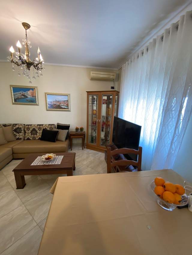 Tirane, shitet apartament 1+1 Kati 5, 57 m² 72.000 Euro (Rruga Siri Kodra)