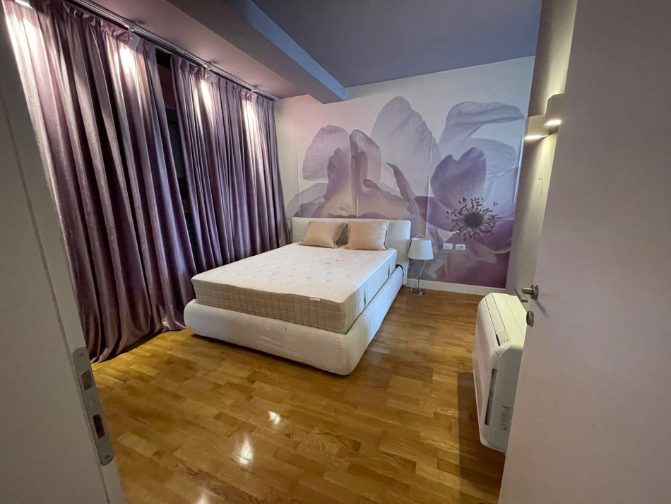 Tirane, jepet me qera apartament 2+1 (i mobiluar), Kati 4, 700 € (Liqeni i Thate,prane Hotel Radisson)