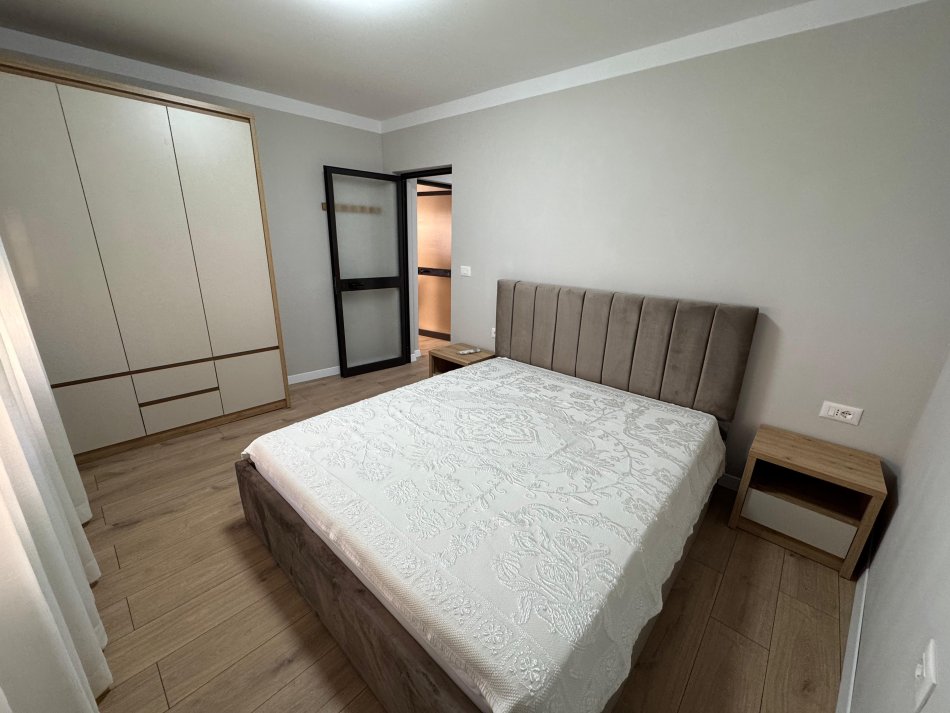 Tirane, jepet me qera apartament 1+1 Kati 2, 70 m² 600 € (rruga ismail qemali)