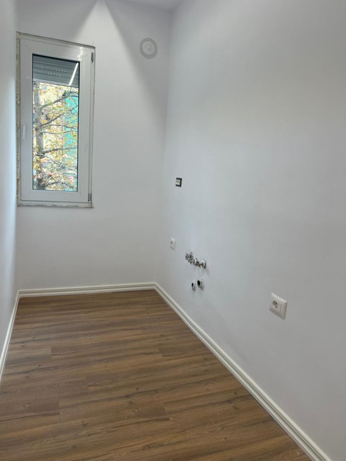 Tirane, shitet apartament 1+1+Ballkon Kati 4, 50 m² 135.000 € (Rruga e Durresit)