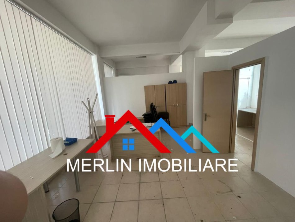 Tirane, jepet ambjent biznesi me qera Kati 0, 110 m² 470 € (Tek Kodra e Diellit ne rrugen Bill Klinton)