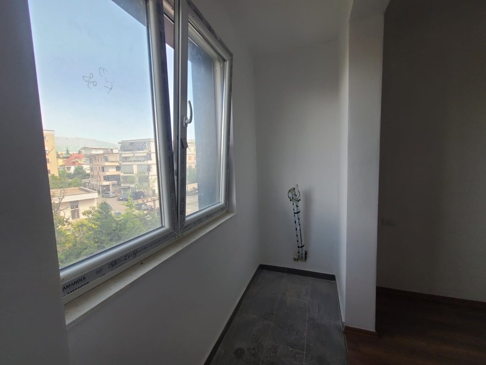 Tirane, shitet apartament Kati 3, 53 m² 132.000 € (Mbrapa Ambasades Amerikane)