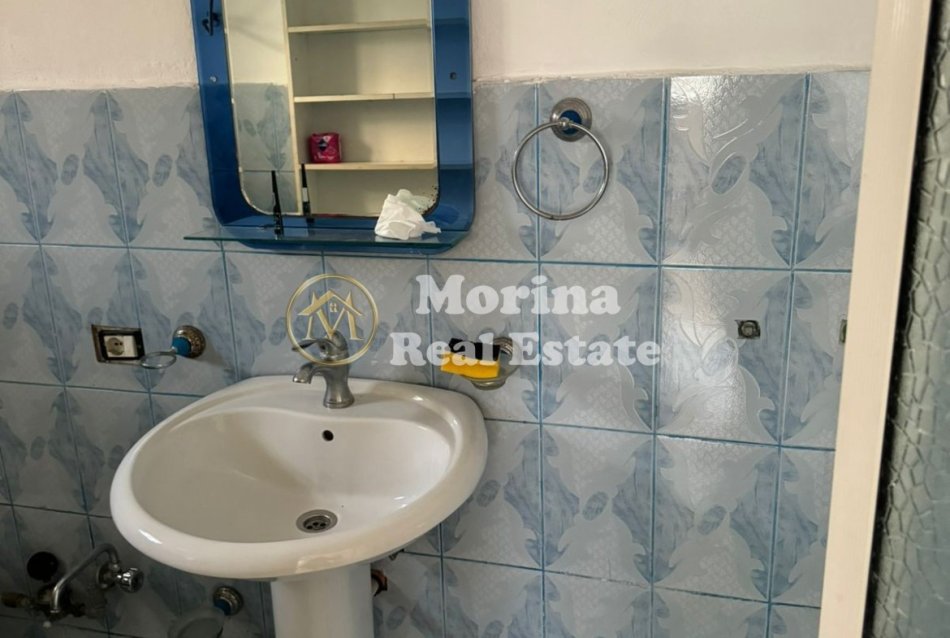 Tirane, jepet me qera ambjent biznesi Kati 1, 60 m² 500 € (QSUT)