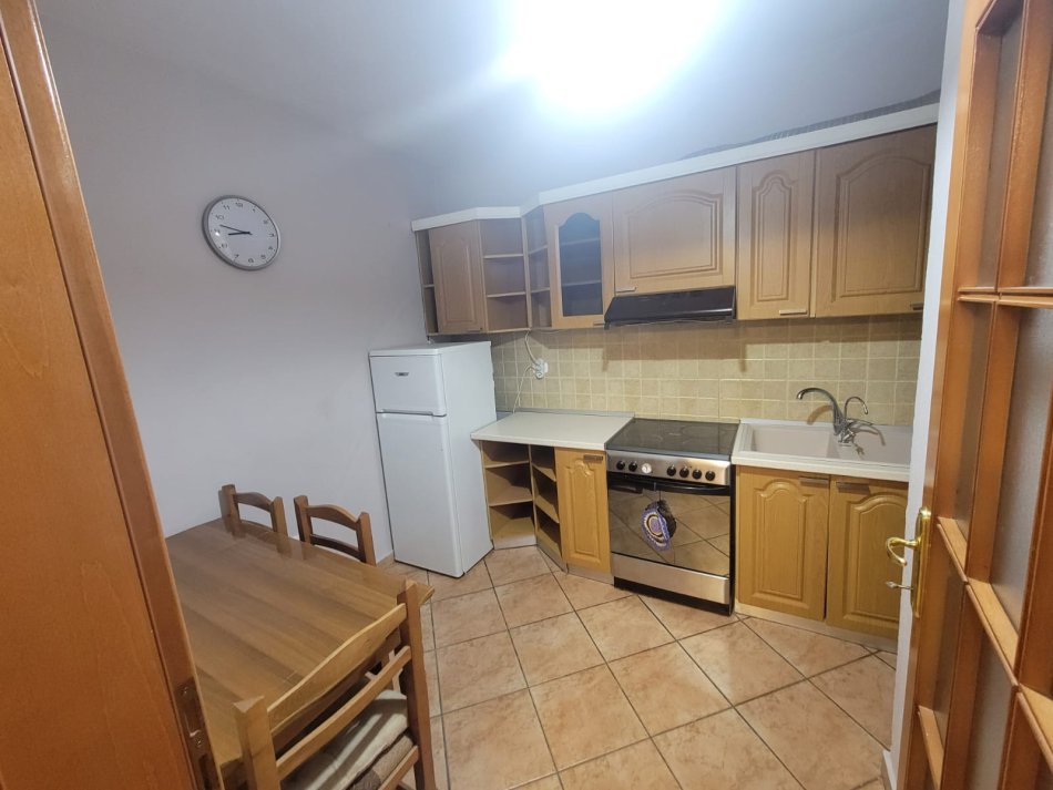 Tirane, jepet me qera apartament 1+1+Aneks Kati 3, 72 m² 600 € (Komuna e Parisit)