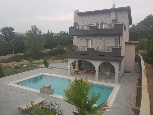 Tirane, shes Vile Kati 3, 1.200 m² 490.000 Euro (pez-helmas)