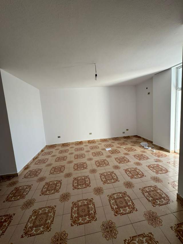 Tirane, jepet me qera apartament 2+1+BLK Kati 7, 86 m² 40.000 Leke (ish Restorant Durresi)