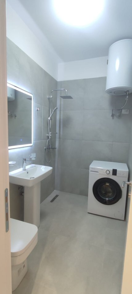 Tirane, shitet apartament 2+1 Kati 7, 88 m² 141.000 € (Prane Kupoles)