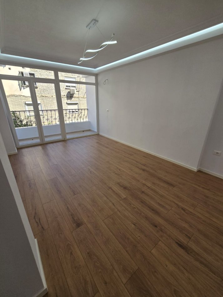 Tirane, shitet apartament 2+1 Kati 3, 71 m² 160.000 € 
