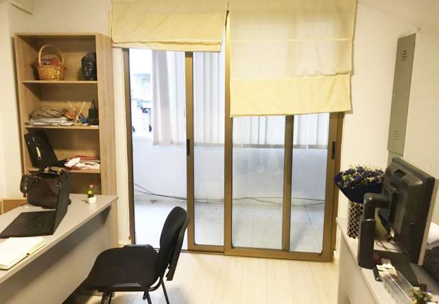 Tirane, jepet me qera ambjent biznesi 150 m² 900 Euro