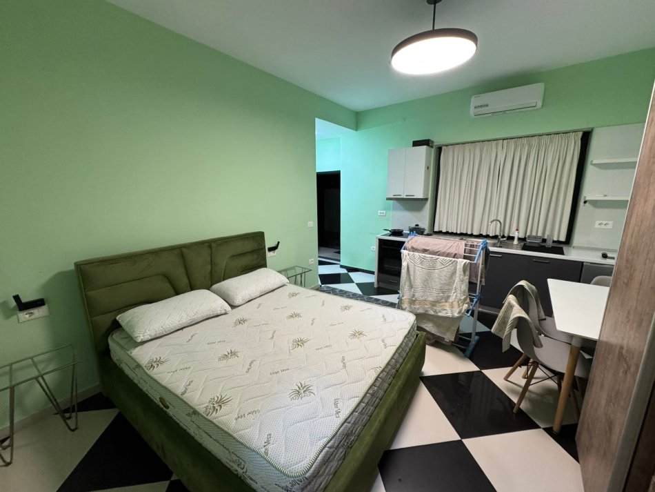 Tirane, jepet me qera garsonier 1+1 Kati 1, 40 m² 350 € (rruga e kavajes)