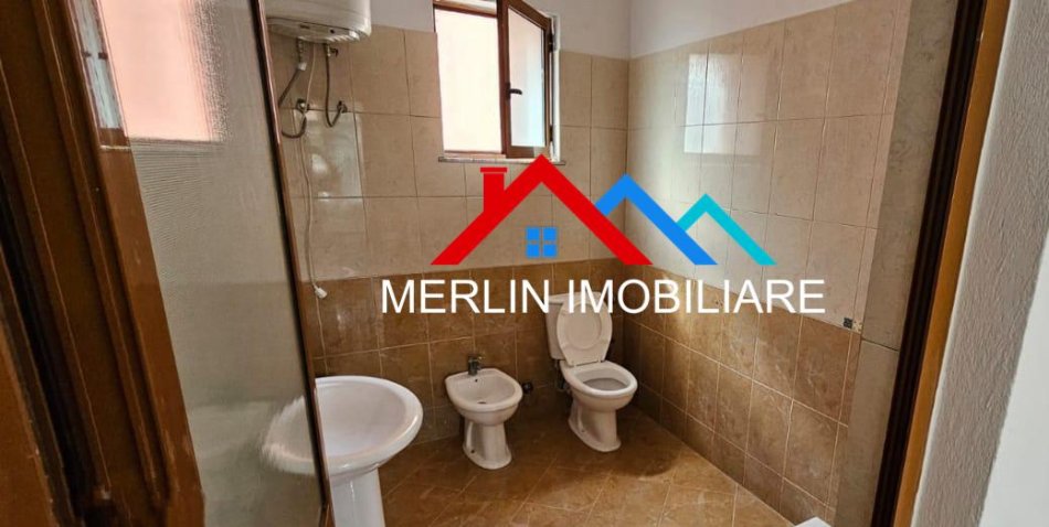 Tirane, jepet me qera apartament 2+1 Kati 3, 119 m² 650 € (Rruga e Kavajes)