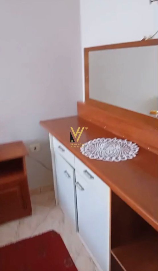 Tirane, jepet me qera apartament 1+1+Ballkon Kati 2, 65 m² 450 € (QENDRA KRISTAL)