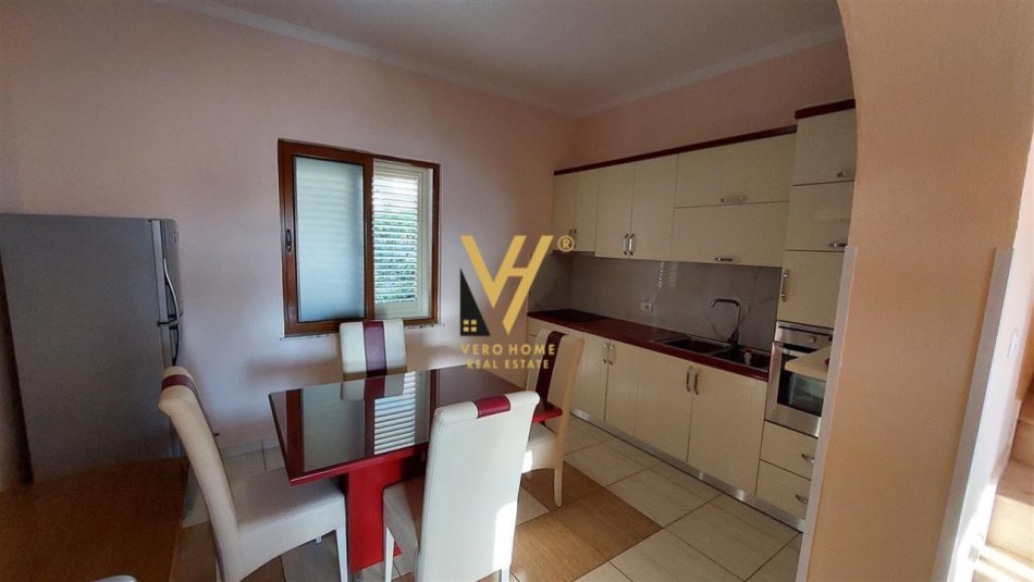 Tirane, jepet me qera Vile Tre kateshe ,  3+1+Ballkon Kati 0, 150 m² 500 € (FRESK)