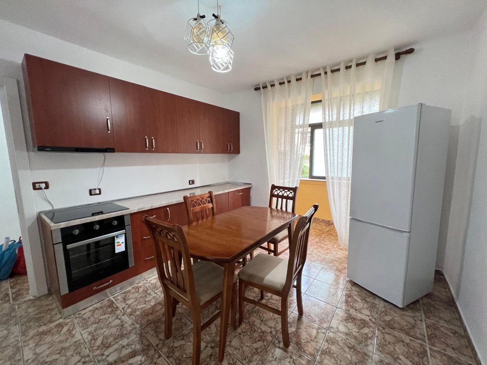 Tirane, jepet me qera apartament 2+1 Kati 3, 75 m² 500 € (Rruga asim vokshi)