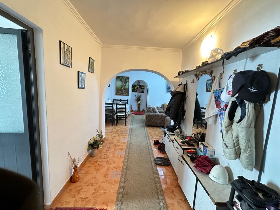 Tirane, shes apartament 3+1+Ballkon, Kati 3, 103 m2 144,000 € (Xhamllik)