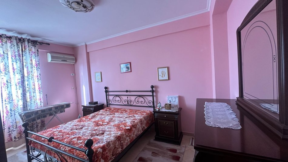 Tirane, shitet apartament 3+1 Kati 2, 136 m² 200.000 € (Porcelan)