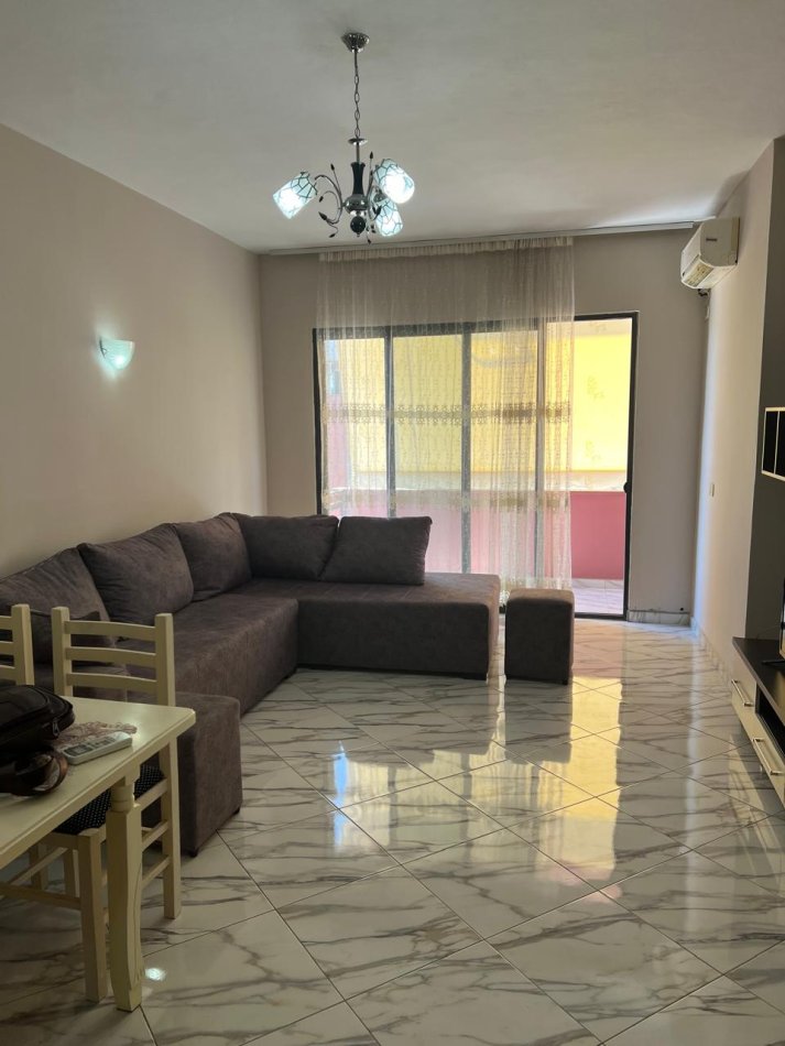 Tirane, jepet me qera apartament 2+1 Kati 7, 100 m² 400 € (Yzberisht)