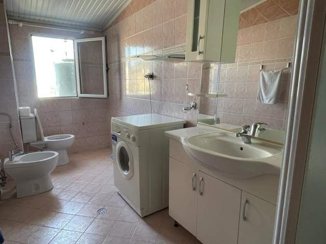 Durres, shitet Penthouse 3+1 Kati 5, 129 m² 100.000 Euro (Rruga Pavaresia)