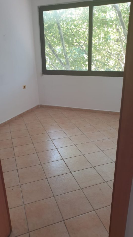 Tirane, jepet me qera ambjent biznesi Kati 3, 82 m² 500 € (Rruga e Dibres)