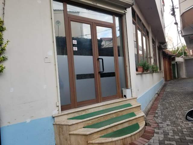 Elbasan, jepet me qera ambjent biznesi 106 m² 35.000 Leke