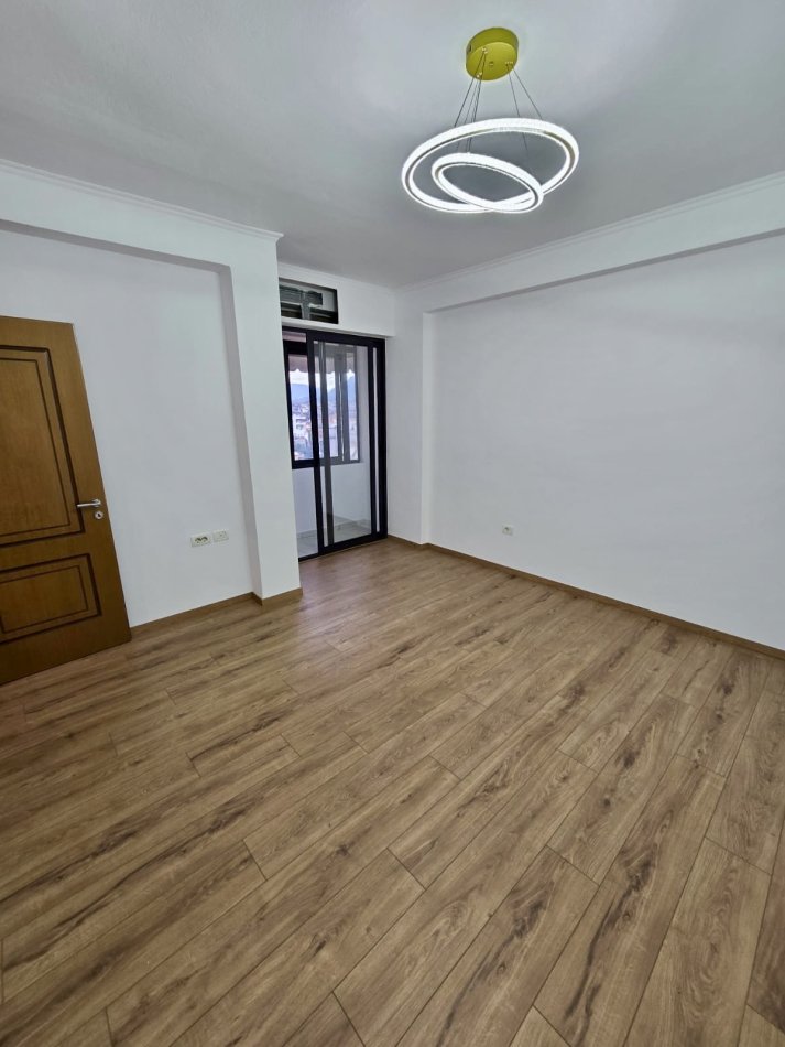 Tirane, shitet apartament 1+1+Aneks+Ballkon Kati 5, 55 m² 90.000 € (Dibres te Spitalet te Fakulteti Mjekesis)