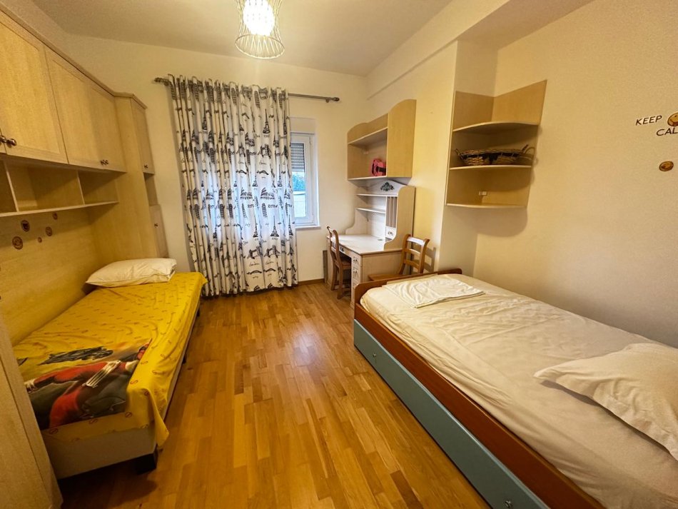 Tirane, shitet apartament 3+1+Aneks+Ballkon, Kati 3, 169 m² 435,000 € (SAUK)