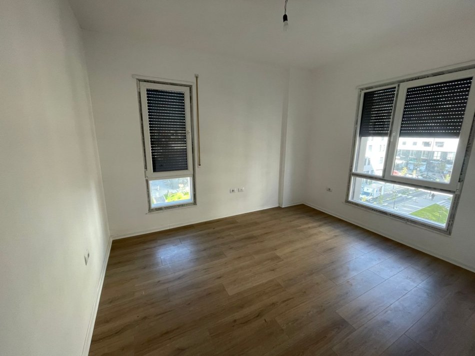 Tirane, jepet me qera apartament 2+1 Kati 4, 100 m² 500 € (Kompleksi Erli)