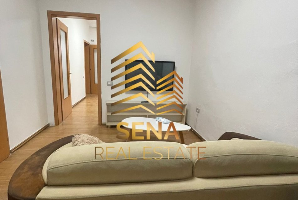 Tirane, jepet me qera apartament 1+1 Kati 1, 60 m² 350 € (Rruga Kongresi i Manastirit)