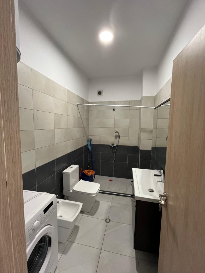 Tirane, shitet apartament 1+1+Ballkon Kati 8, 71 m² 110.000 € (Golden Park, Perball Amerikan 3)
