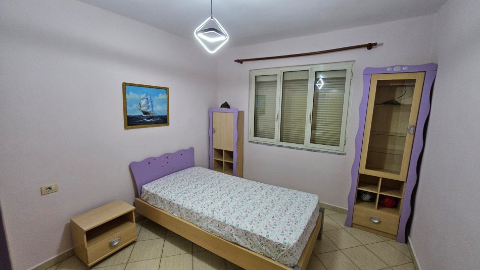 Tirane, jepet me qera apartament 2+1 Kati 4, 67 m² 550 € (Medrese)