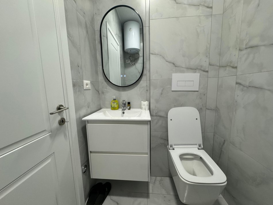 Tirane, jepet me qera apartament 1+1 Kati 9, 80 m² 700 € (rruga nexho konomi)