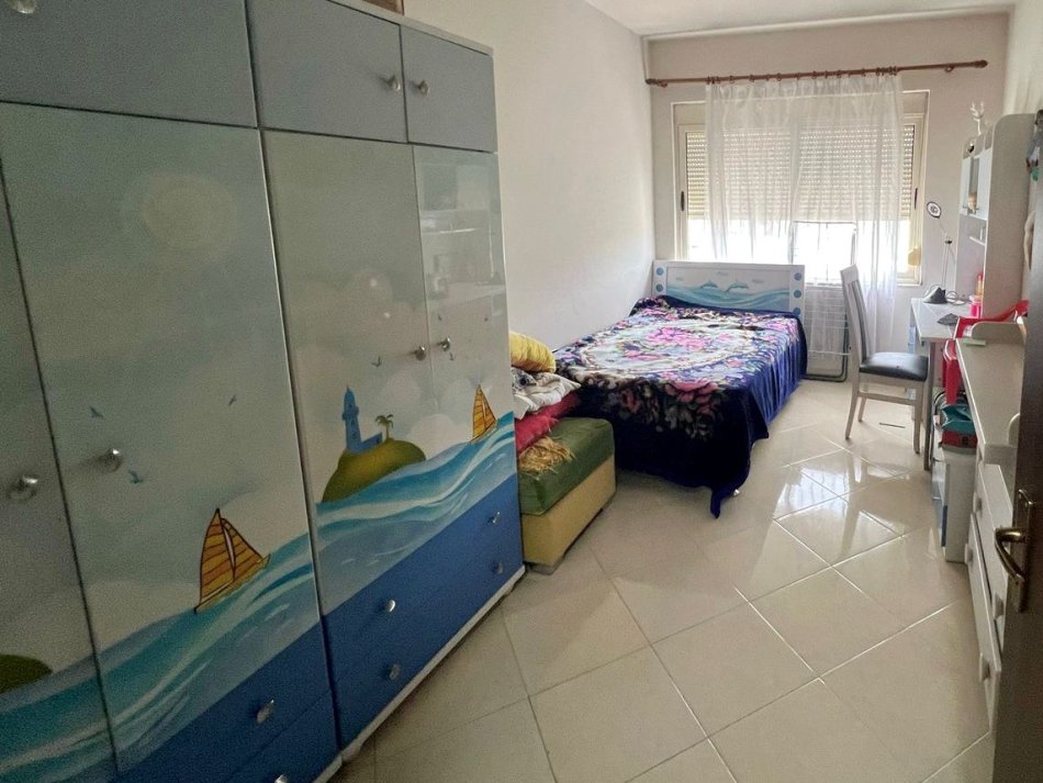 Tirane, jepet me qera apartament 2+1 Kati 6, 100 m² 430 € (astir)