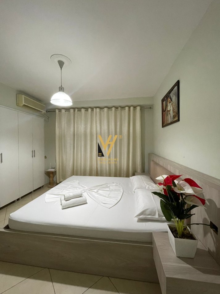 Tirane, jepet me qera apartament 1+1+Ballkon Kati 2, 65 m² 600 € (QENDER)