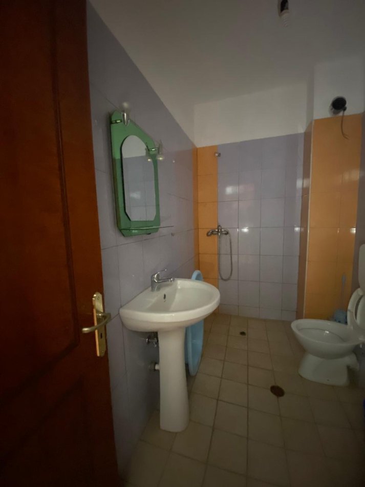 Shqiperi, shitet 1+1 Kati 3, 50.000 €