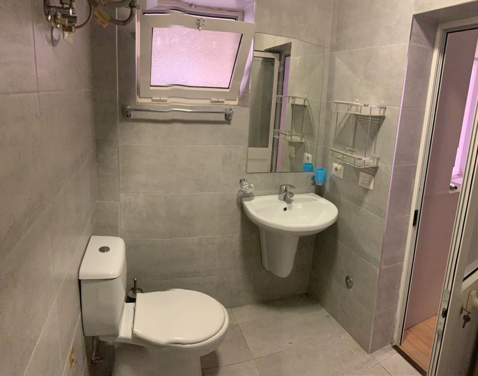 Tirane, jepet me qera apartament 2+1 Kati 2, 80 m² 570 € (myslym shyr , prane drejtorise se policise)