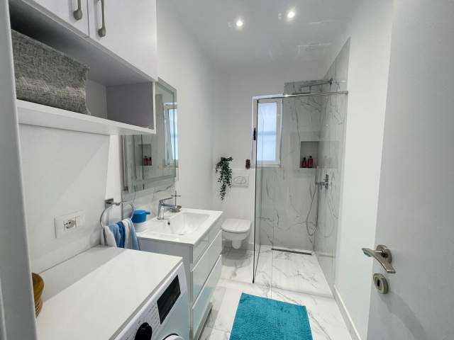 Tirane, jepet me qera apartament 2+1 95 m² 550 Euro (Qender)