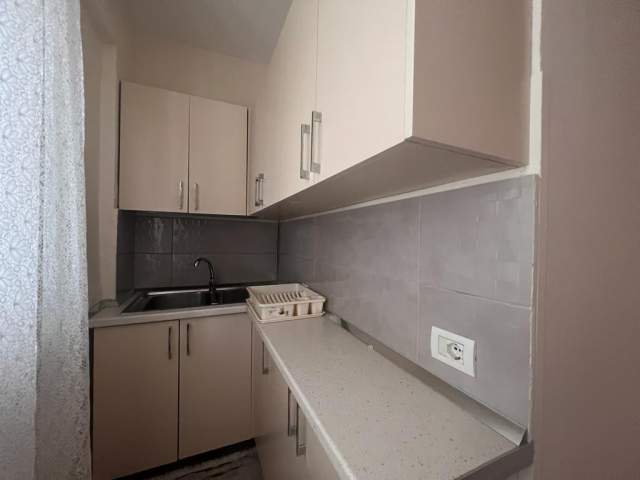 Tirane, jepet me qera apartament 1+1 Kati 1, 65 m² 400 Euro (21dhjetori)