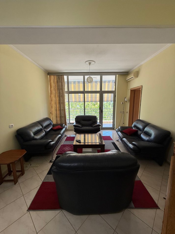 Tirane, jepet me qera apartament 3+1 Kati 4, 110 m² 600 € (RRUGA E KAVAJES)